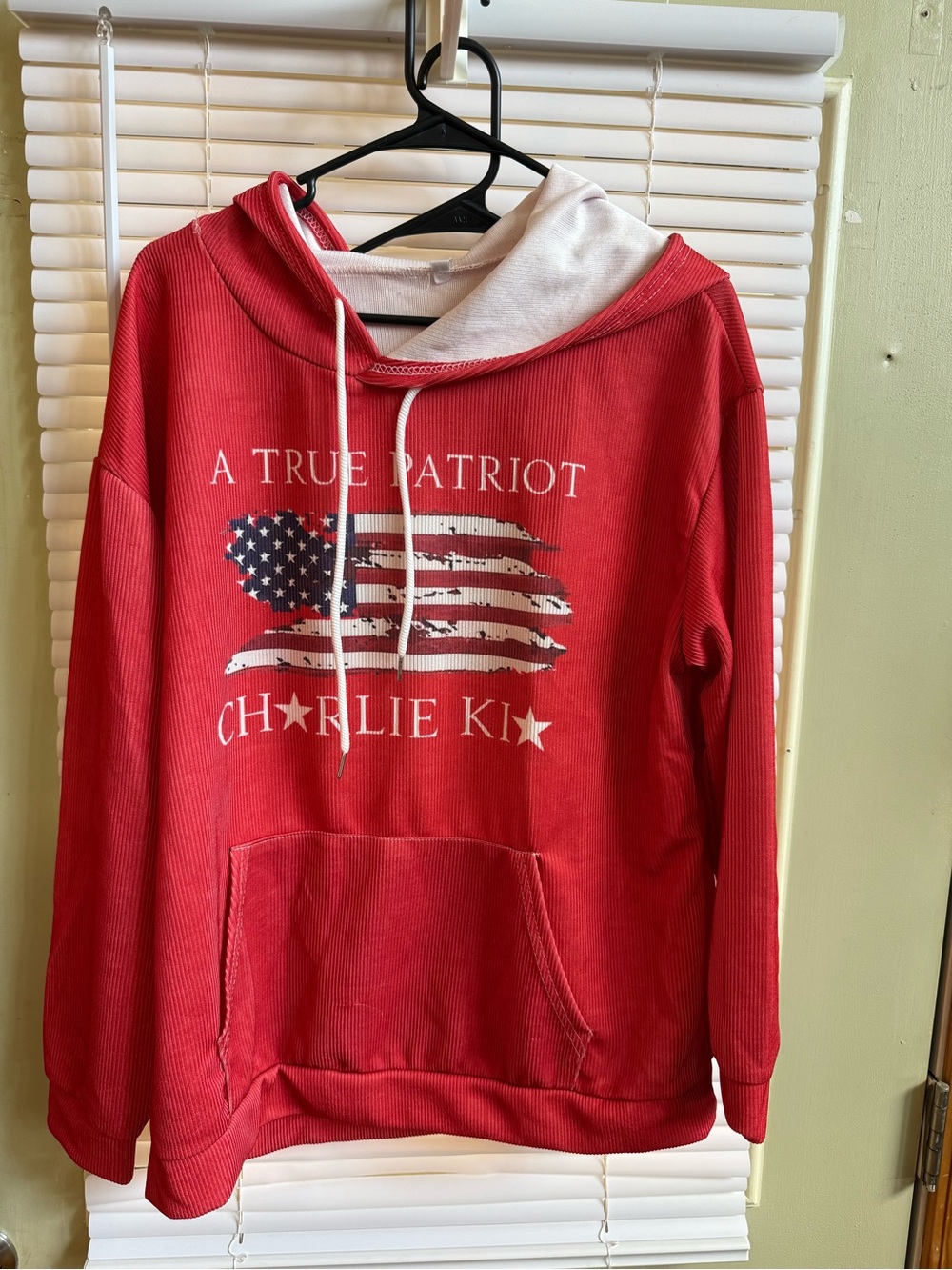 Red 'A True Patriot' Pullover Hoodie Size L